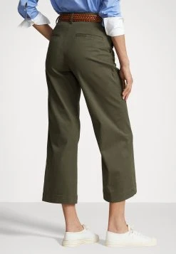 Polo Ralph Lauren CHNO CROPPED FLAT FRONT - Spodnie Materiałowe - Outdoors Olive 9 Polo Ralph Lauren CHNO CROPPED FLAT FRONT - Spodnie Materiałowe - Outdoors Olive -Polo Ralph Lauren 28968d8fb83344e99d93576cc5c0bc2d