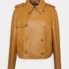 Polo Ralph Lauren CROPPED LAMBSKIN TRENCH COAT - Kurtka Skórzana - Tan 1 Polo Ralph Lauren CROPPED LAMBSKIN TRENCH COAT - Kurtka Skórzana - Tan -Polo Ralph Lauren 37d45e4955d14ef6bcd3288ac2e89138
