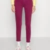 Polo Ralph Lauren ANKLE - Jeansy Skinny Fit - Riella Berry -Polo Ralph Lauren 3d59209716bf43a2aa2c83f8e476a57a