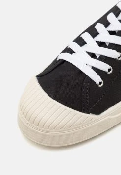 Polo Ralph Lauren ESSENCE LACE UNISEX - Sneakersy Niskie - Black/red -Polo Ralph Lauren de2a51a2a1004cb6aa772a21f8e68179