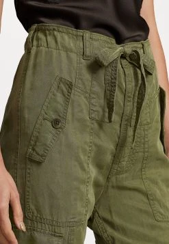 Polo Ralph Lauren ANKLE FLAT FRONT - Bojówki - New Olive -Polo Ralph Lauren f3ea39b31e0d4d42b4f76dd5c8efa29b